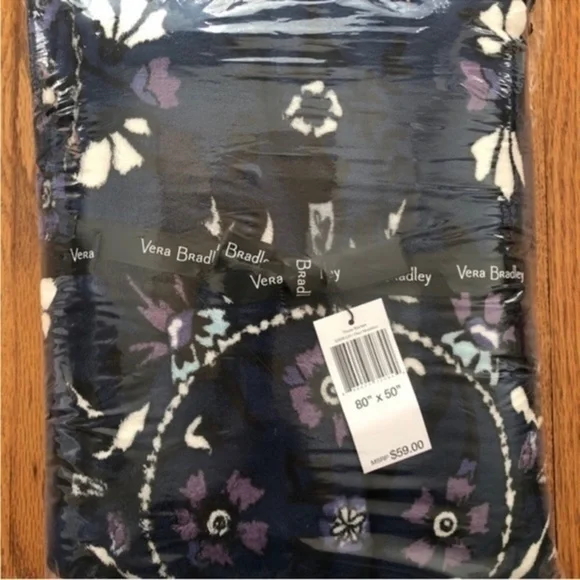 Vera Bradley Fleur Medallion Plush Throw Blanket 80”x50” BRAND NEW - Picture 4 of 4